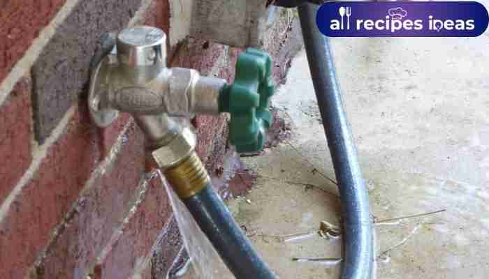 The Freeze-Proof Outdoor Faucet Prier P-164D12 Quarter